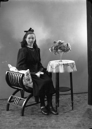 Enligt fotografens journal nr 6 1930-1943: "Johansson, Edith Ålebacken Spekeröd".