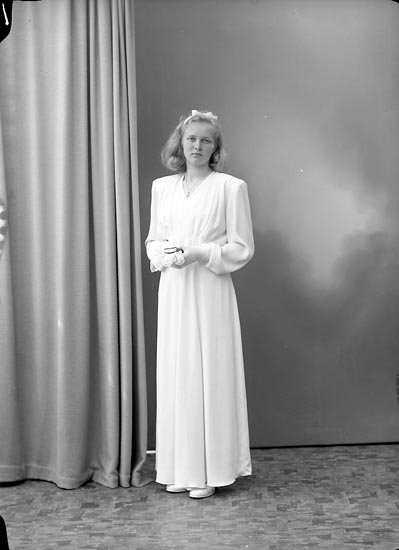 Enligt fotografens journal nr 7 1944-1950: "Berntsson, Ann-Britt Åh, Ödsmål".