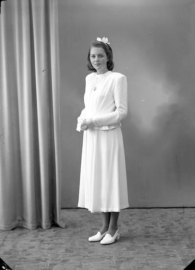 Enligt fotografens journal nr 7 1944-1950: "Johansson, Lisbeth Nösnäs Här".
