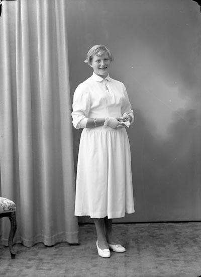 Enligt fotografens journal nr 8 1951-1957: "Karlsson, Ruth Prästgården, Spekeröd".