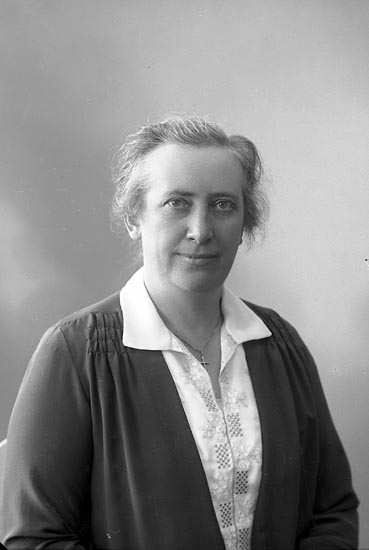 Enligt fotografens journal nr 5 1923-1929: "Johnsson, Fru Ida Gällstad".