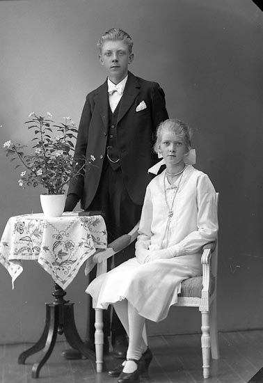 Enligt fotografens journal nr 6 1930-1943: "Hermansson, Erik Strandkärr Här".