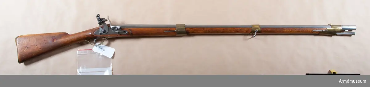 Grupp E II. 
"1815 års första modell".Låsblecket märkt "NT" under kunglig krona.
LITT  Alm: Arméns eldhandvapen, tab. 1:39, fig. 86.