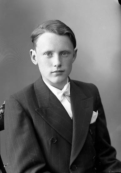 Enligt fotografens journal nr 7 1944-1950: "Eriksson, Elof Lasshammar Här".