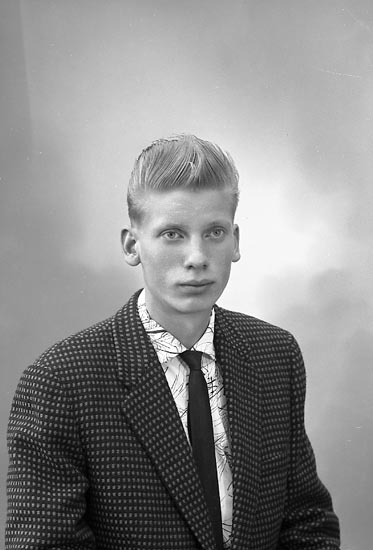 Enligt fotografens journal nr 9 1958-: "Pettersson, Herr Erik, Haga, Stenungsund".