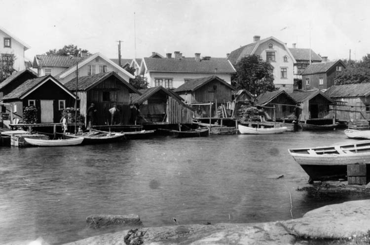 Skrivet på baksidan: Sjöbodar, Fisketången