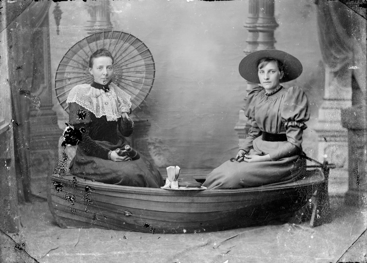 To kvinner i båt