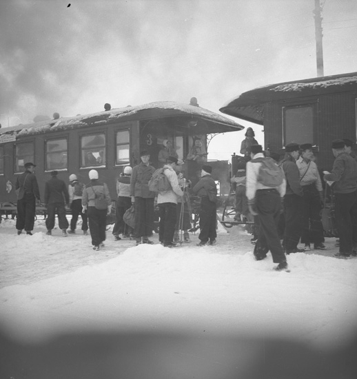 Text till bilden: "Fältsport. Skidtur: Häggvall-Holma-Gåseberg. 1940.02.18".