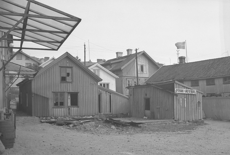 Text till bilden: "Evald Luckey. Gammalt hus. 1948.09.11"









