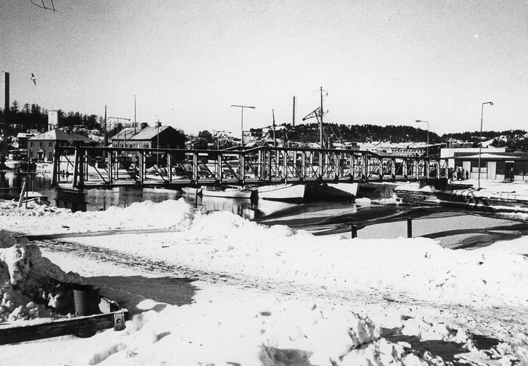 Den tillfälliga gångbron över Bäveån 1978
