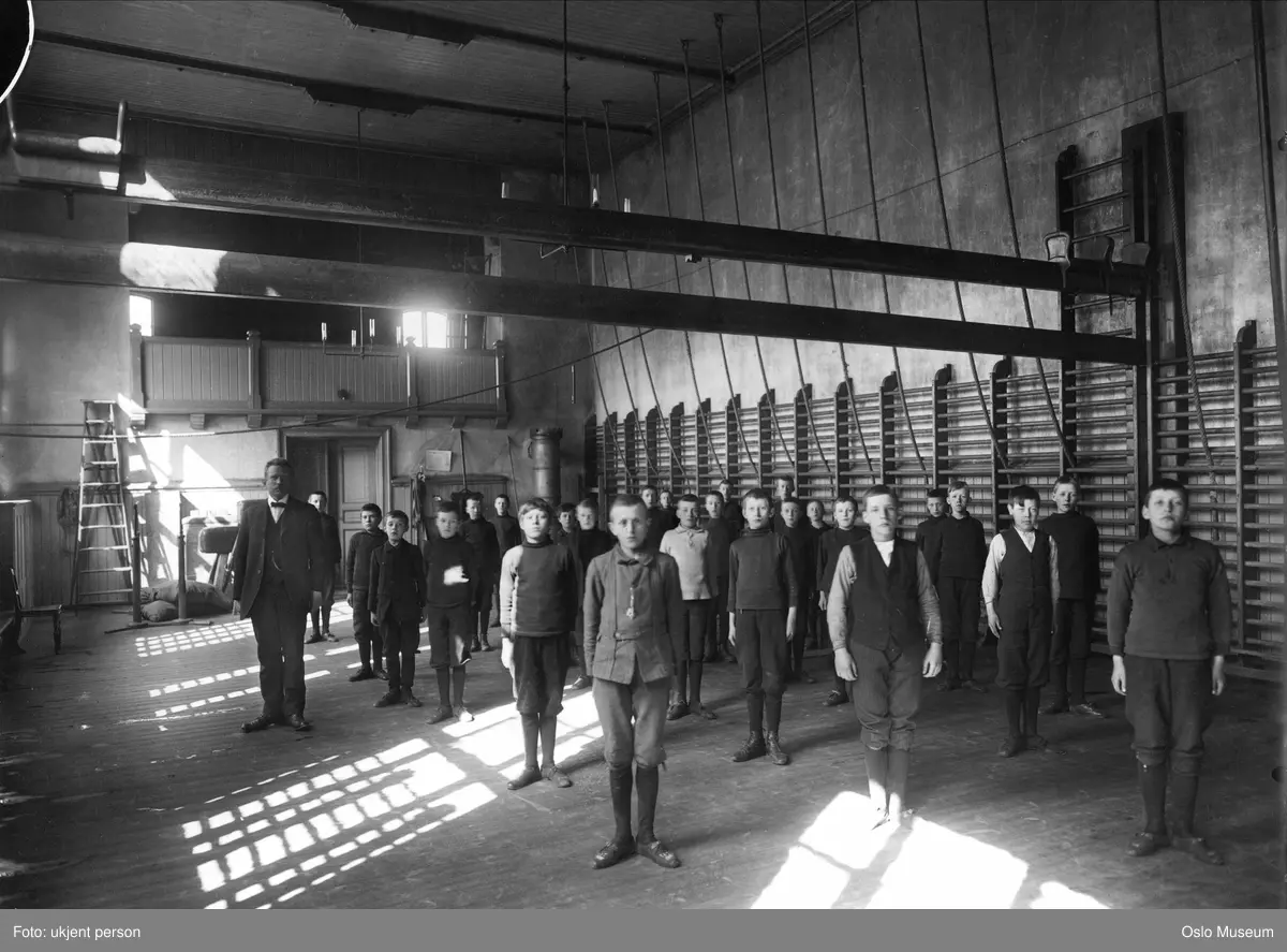 gymnastikk-p-vahl-skole-oslo-museum-digitaltmuseum