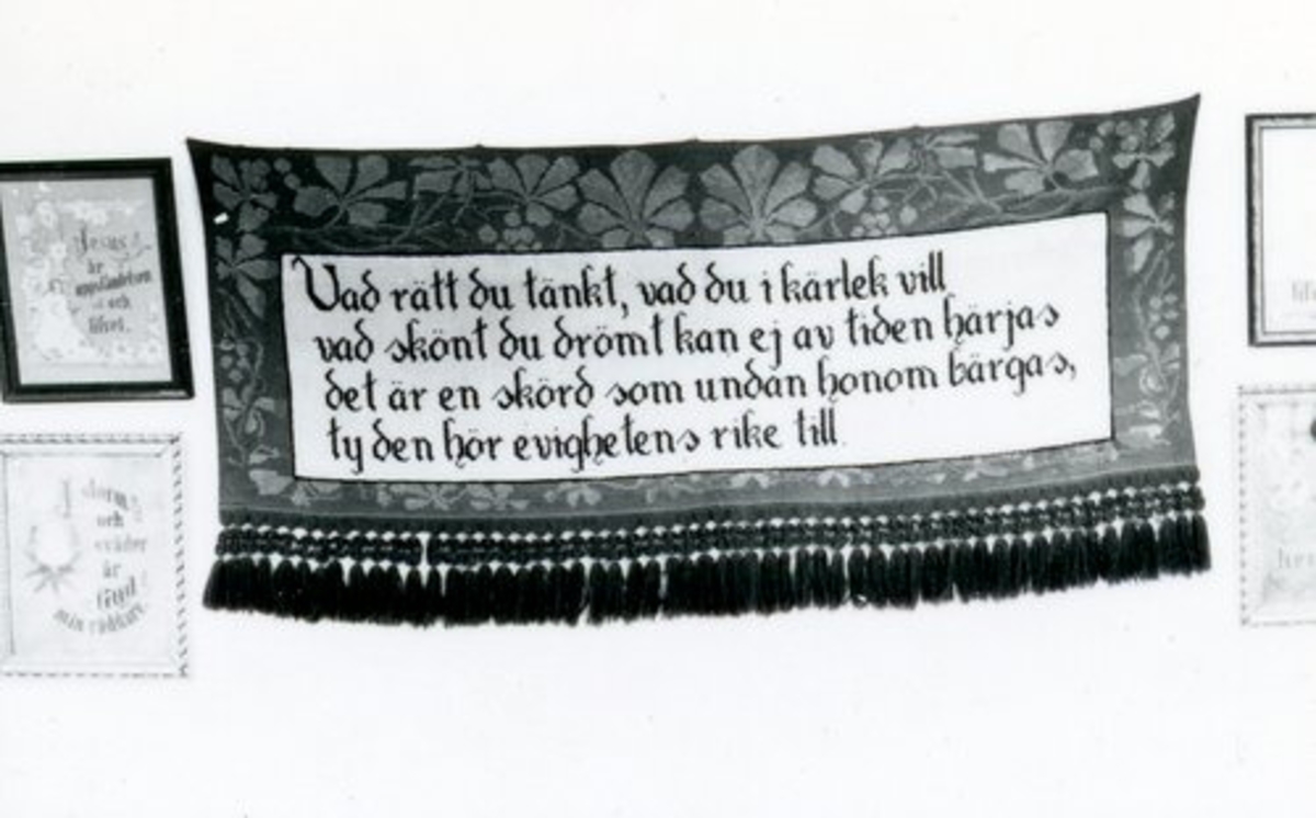 Laholm. Religiösa bilder. Utställning på Laholms bibliotek i april 1985, arrangerad av Vuxenskolan och Södra Hallands hembygdsförening.