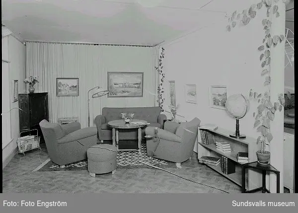 Möblerat rum fotograferad i studio.