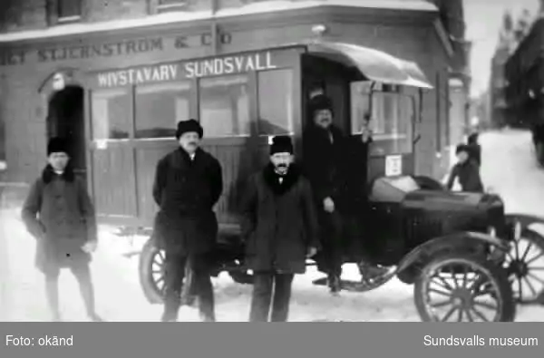 Buss på linjen Vivstavarv - Sundsvall på 1920-talet . registreringsskylt Y797