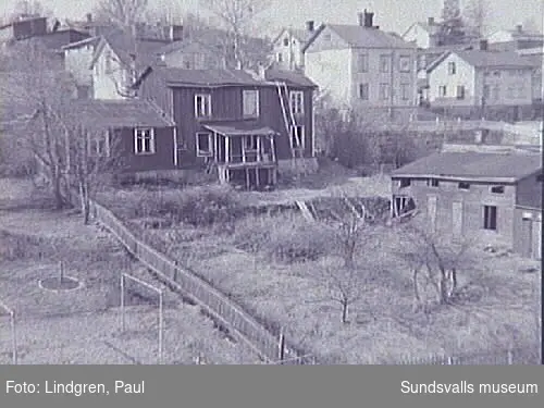 Södermalmsgatan 8. Uppförd på 1890-talet av skräddaren Per Fors. När bilden togs redan förfallen, nu riven.