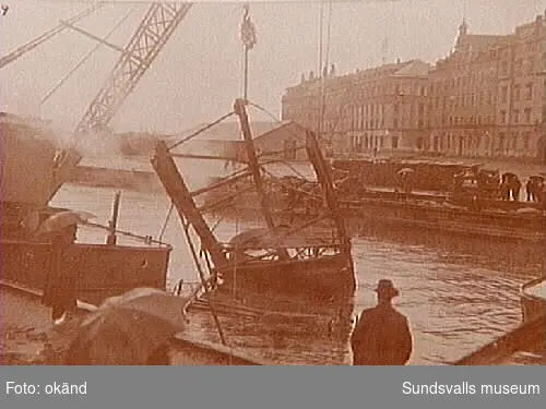 Bärgning av Puckelbron efter 1919 års kraftiga vårflod som raserade bron.