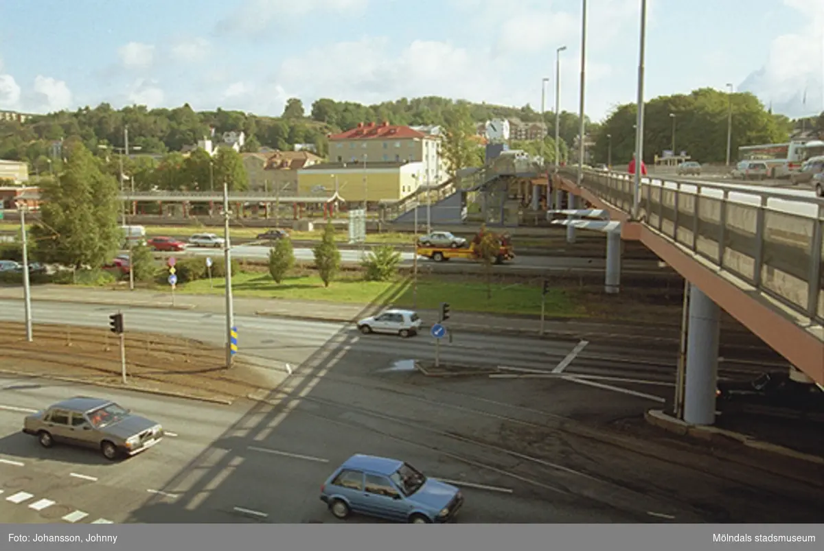 Mölndalsbro, järnvägsstationen och motorvägen (på norra sidan av bron).