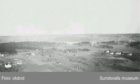 Vy från den provisoriska fackverksmasten vid rundradiostationen i Ljustadalen, 1948.