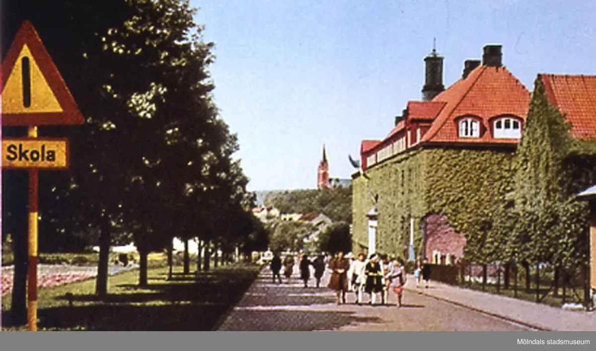Kvarnbyskolan (dåvarande Centralskolan), okänt årtal. I bakgrunden ses ...