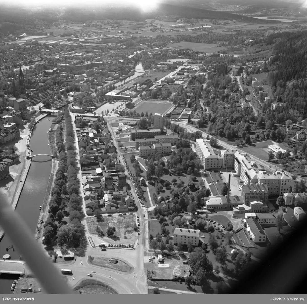 Flygfoton över gamla Norrmalm tagna västerut. - Sundsvalls museum