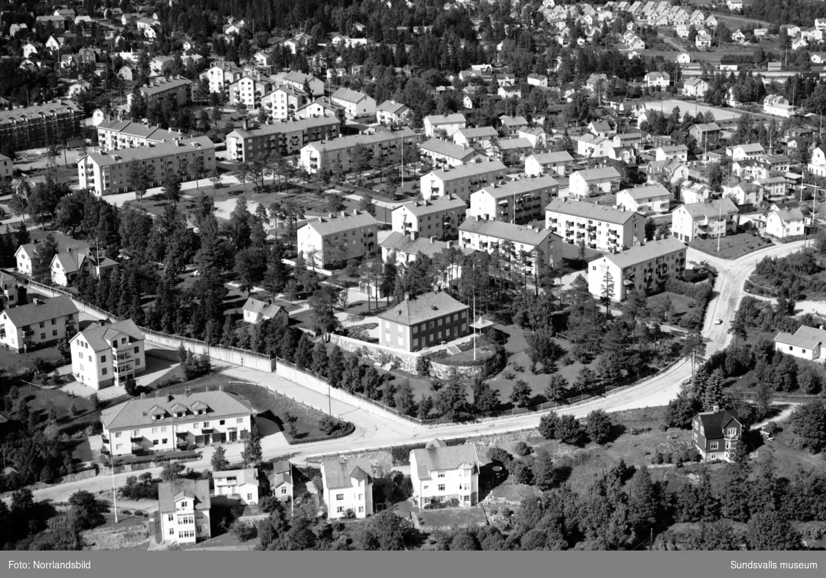 Flygfoto över Haga-Skönsberg med Wallerstedtska villan i centrum.