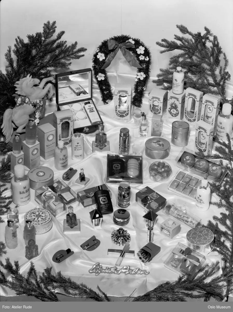 Elizabeth Arden kosmetikkprodukter, vindusutstilling, juleutstilling