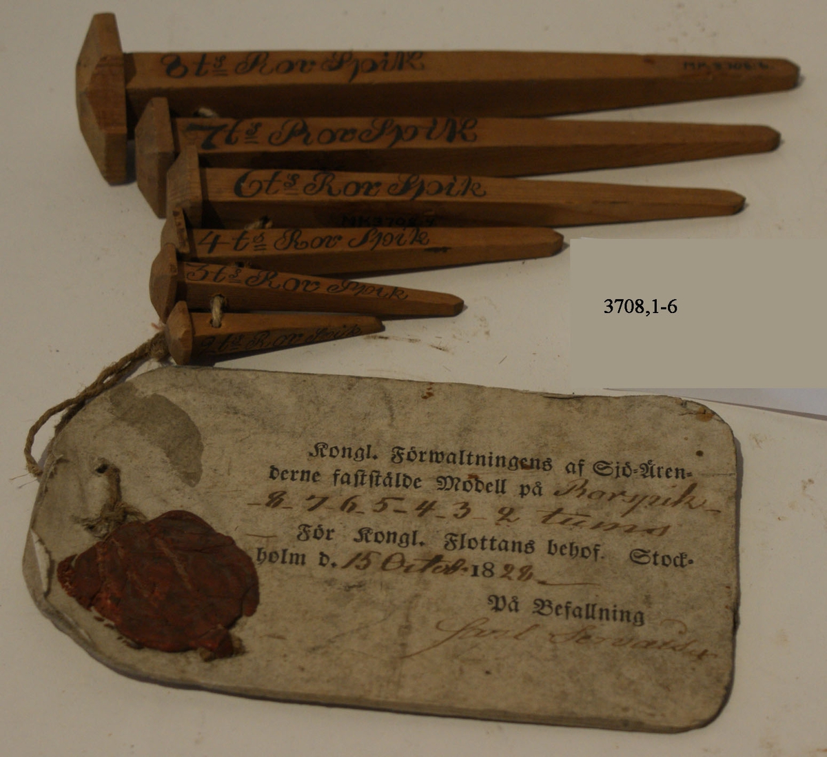Rorspik. Modell av trä med vidhängande fastställelsebricka. Sigill fastställd den 15 okt 1828.
