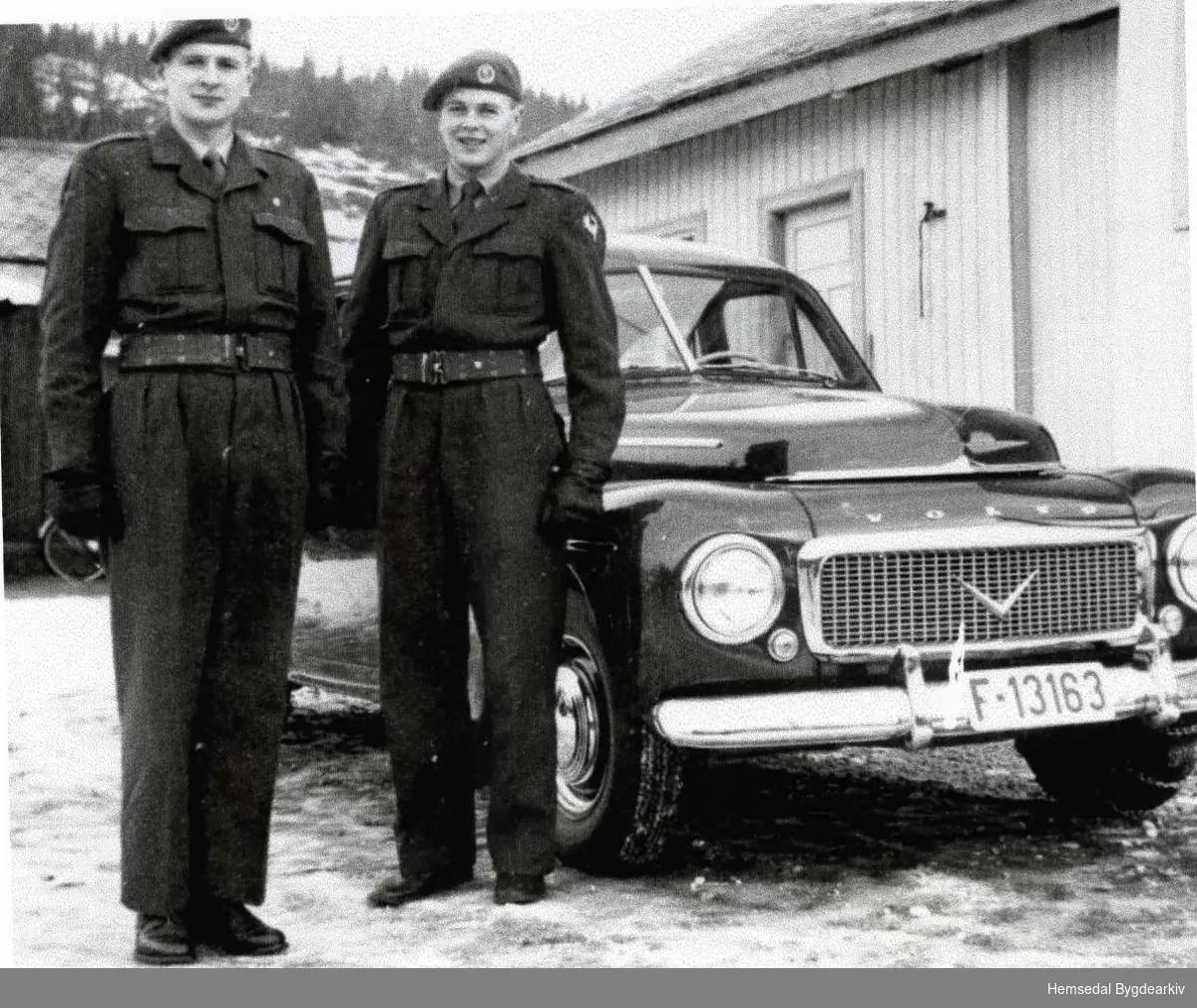 Knut T. og Asle T. Thorset med ny Volvo PV 444 i 1957.
