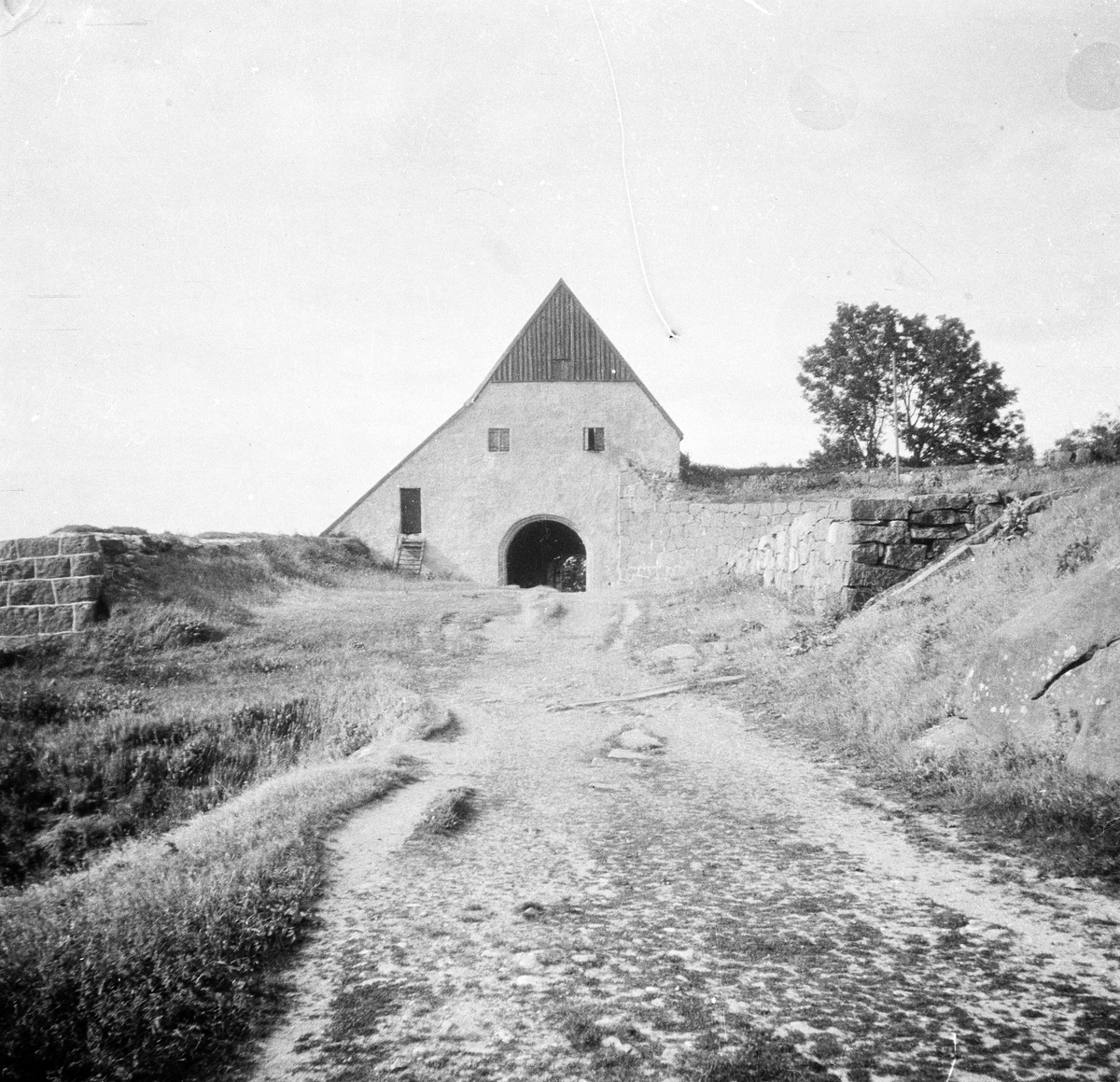 Varbergs fästning, Halland
Exteriör

Svensk arkitektur: kyrkor, herrgårdar med mera fotograferade av Arkitekturminnesföreningen 1908-23.