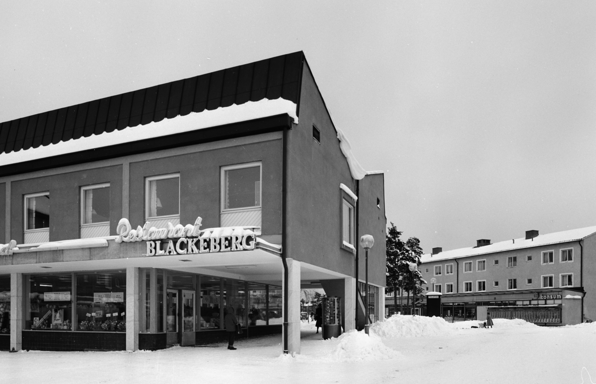 Blackebergs centrum
Exteriör, flerbostadshus och butiker. Mulen vinterdag.