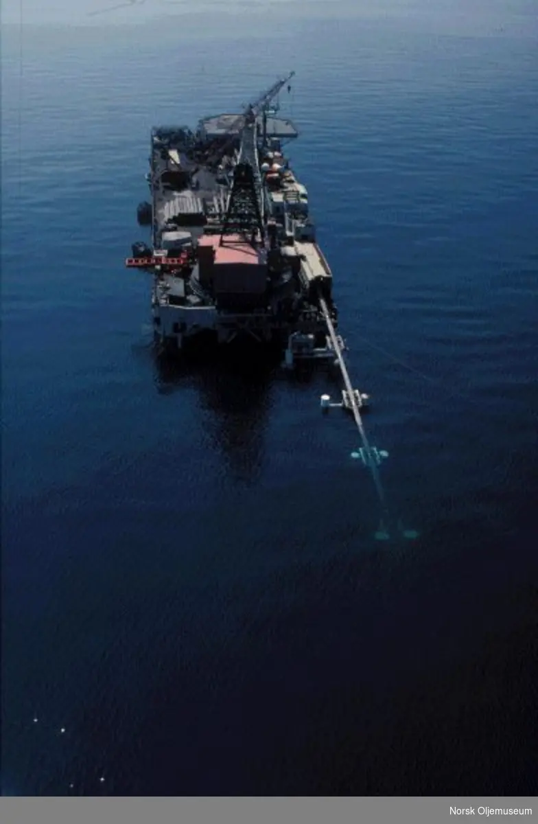 Rørleggingsfartøy "Choctaw II"  legger gass- eller oljerørledning til Emden eller Teesside