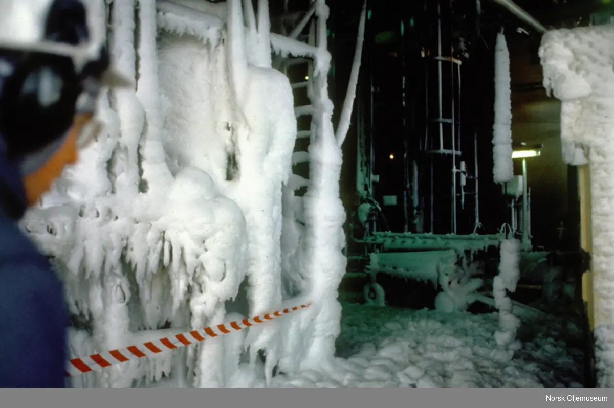 Vinterbilde med is fra Ekofisk 2/4 T.
