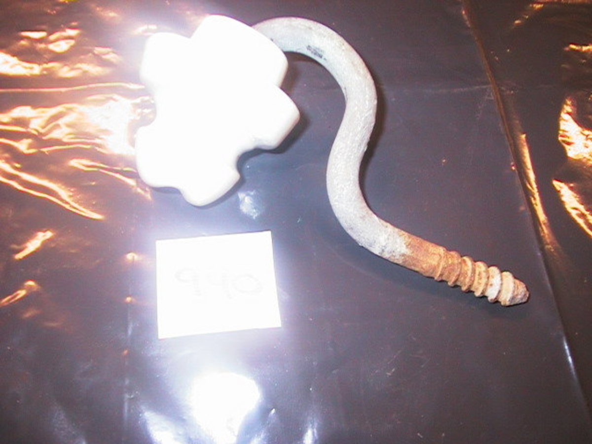 Form: rund krok med porselenshode
