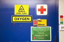 Døren som leder inn til sykestuen og helsekontoret på Statfj