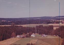 Skråfoto av gården Skrepphaug i Eidsberg, 20. september 1962