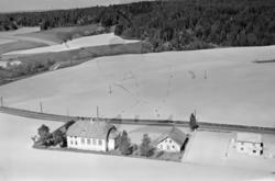 Skråfototo fra gården Tingvoll på Elvestad i Hobøl 29. mai 1