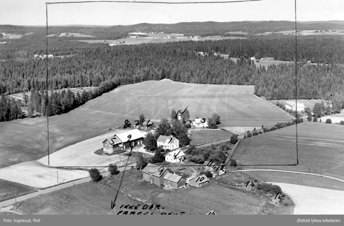 Gården Gislingrud i Eidsberg, flyfoto 23. juni 1956.