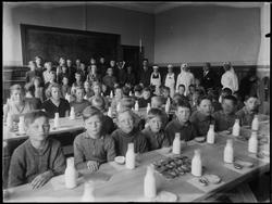 Skolefrokost i Sarpsborg 1935.