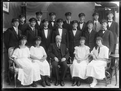 Avgangselever Sarpsborg høiere Almenskole, rektor Birger Ber