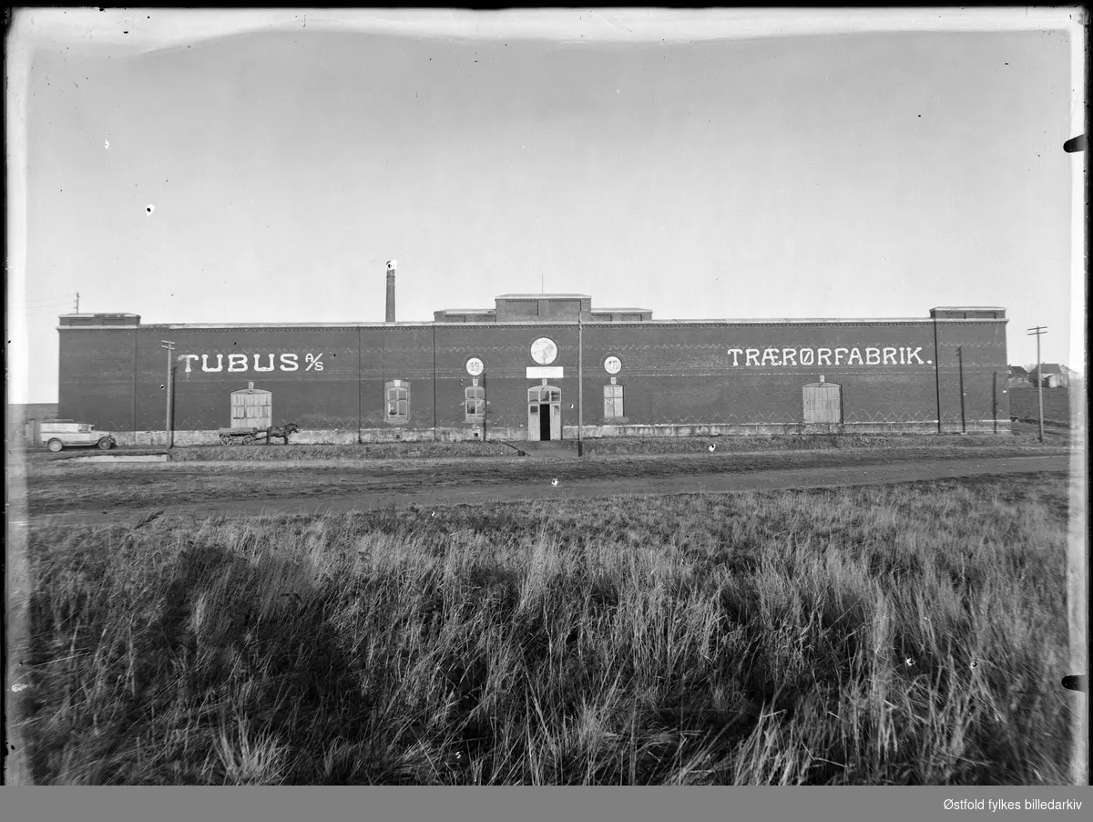 Eksteriør fra Tubus A/S, Alvim i Sarpsborg, 1932-33. Produsent av trerør for vannverk, turbinanlegg, kloakk, syre og saltvann.