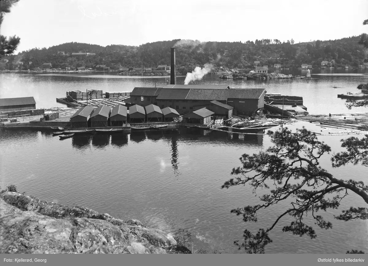 Dette er Gimle Dampsag på Hisøy, Arendal. Grunnlagt i 1868 av Isaac Kallevig & Søn.