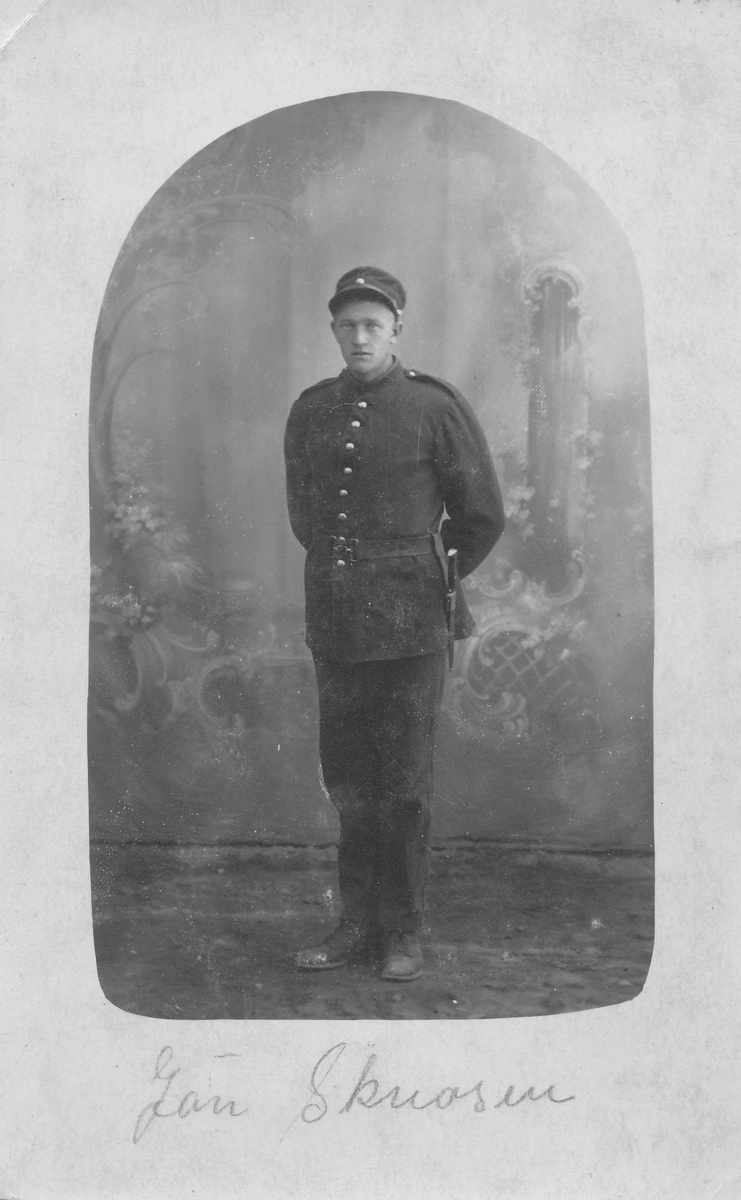 Jan Skreosen, i militæruniform, ca 1900.
