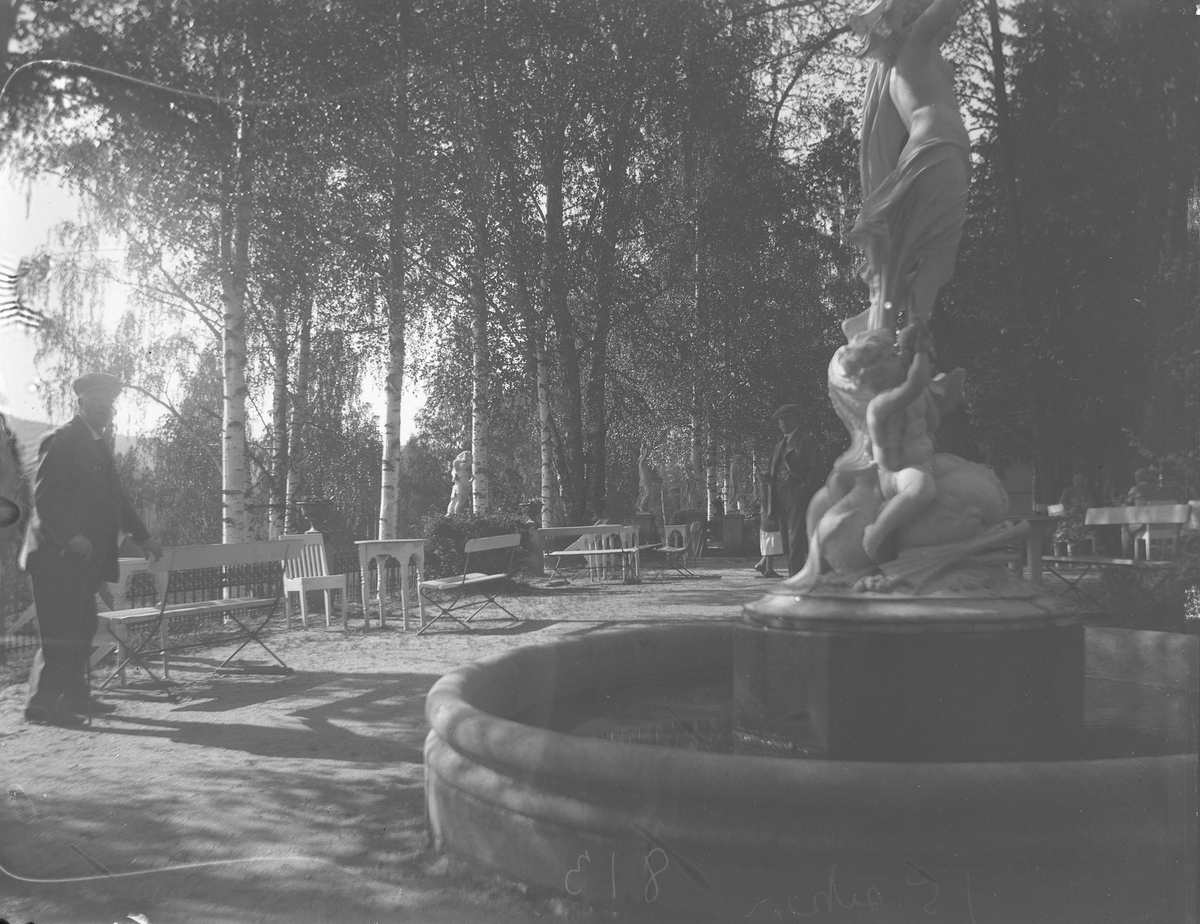 Park med fonteneskulptur (ikke i Kragerø)