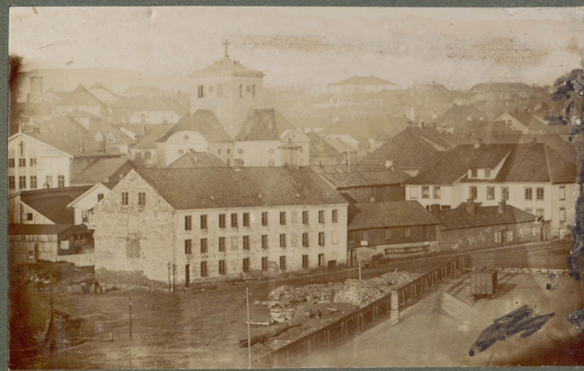 Serie bilder fra gamle Skien før 1886.