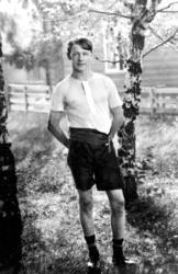 Ung ukjent gutt i sykkelantrekk