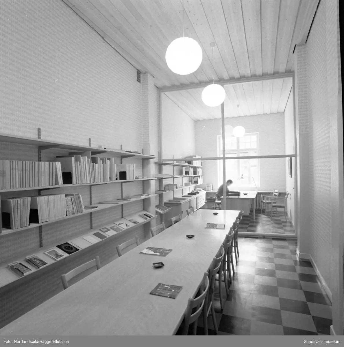 Sundsvalls museum: interiör från litteraturrummet och genom glasväggen, putsning av valven i nedre våningen, sal i andra våningen under målning, takarbeten på nedre våningen samt restaurering av gammalt ornament.