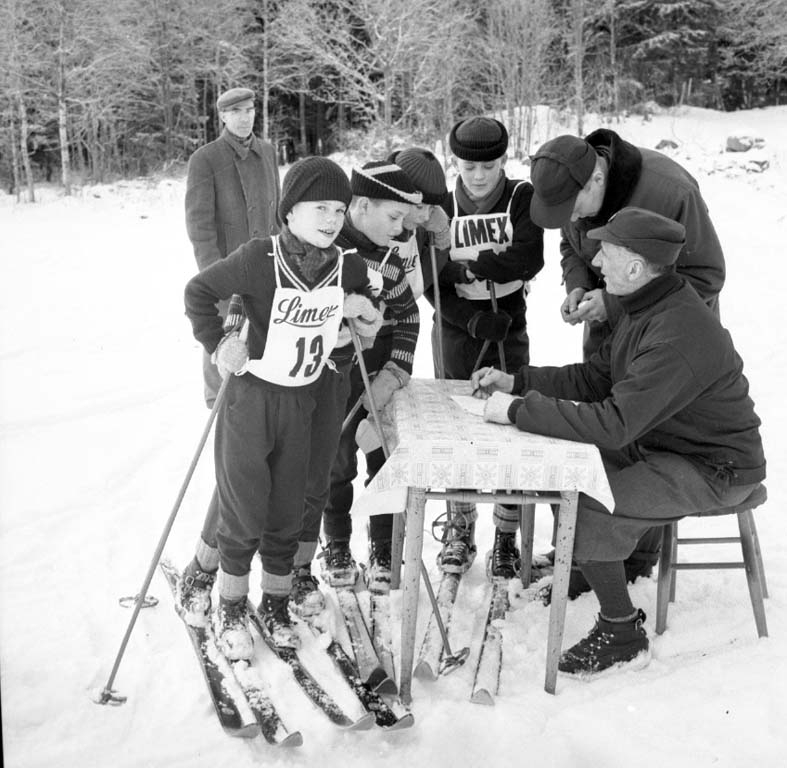 Skidtävling för pojkar i Uddevalla i januari 1960