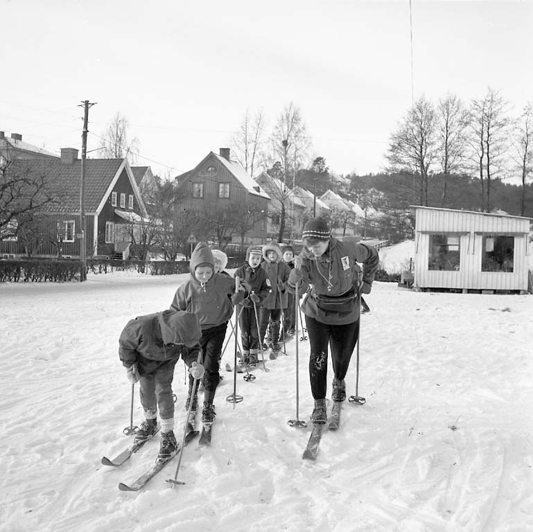 Enligt notering: "Skidskolan börjar på Ramneröd lärare fru Andrén 27/1 1961".
