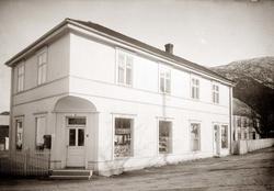 Forretning, Berggården, Butikk, Bygning, gatekryss,