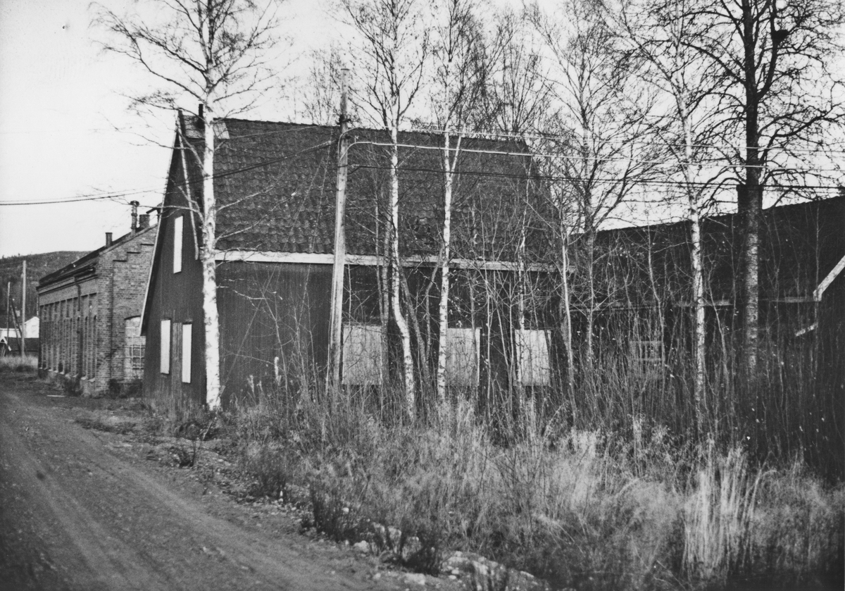 Fra verkstedområdet på Bjørkelangen åtte år etter Urskog-Hølandsbanens nedleggelse.